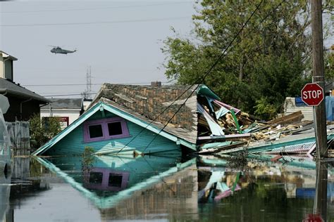 32 Harrowing Photos of the Hurricane Katrina Aftermath - Essence