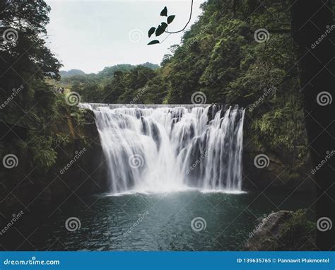 Shifen waterfall at Taiwan stock image. Image of backpack - 139635765