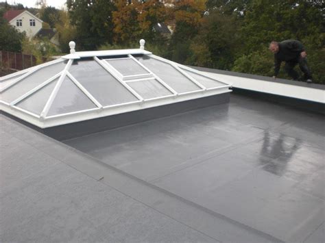 What is the best skylight for a flat roof?