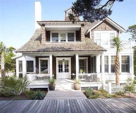 Craftsman Beach Cottage: Home Design for Laid-Back Living