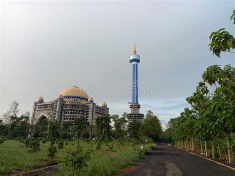 A View of the Rahmatan Lil Alamin Mosque on the Al-Zaytun Indramayu Indonesia Campus. Stock ...