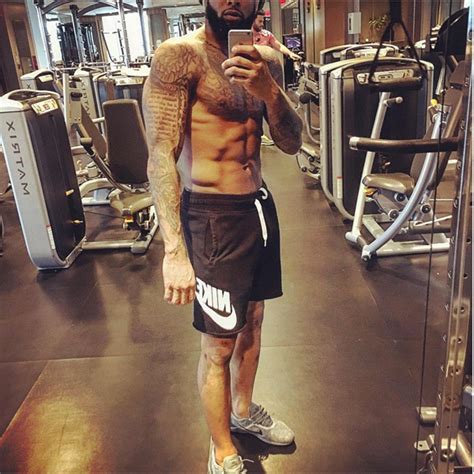 [PICS] Odell Beckham Jr.’s Abs: Shows Off Hot Body In Sexy Gym Selfie ...