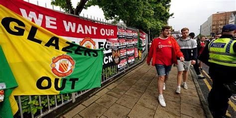 Furious Manchester United fans protest ownership ahead of Liverpool ...