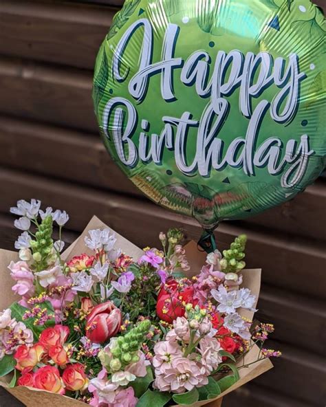 Birthday Bouquet with a Happy Birthday Balloon in Witney Oxfordshire ...