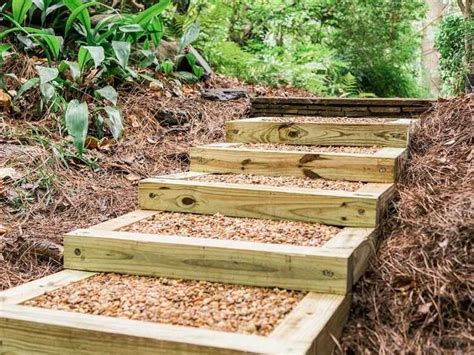 Optez pour l’escalier jardin bois gravier pour réussir un aménagement ...