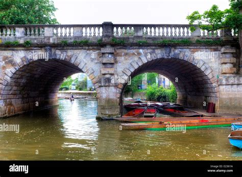 Oxford punting magdalen bridge hi-res stock photography and images - Alamy