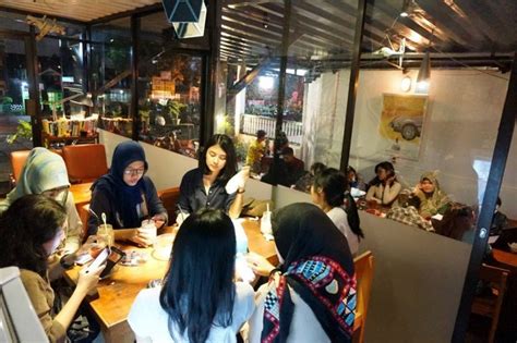 Nongkrong Di Cafe, Antara Gaul dan Wifi - HARIAN MISTAR