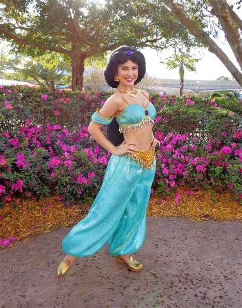 My friend Jasmine (Rachel) is perfect! In Walt Disney World | Disney world characters, Disney ...