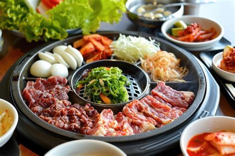 Premium Photo | Korean barbecue with marinated meats and delicious ...