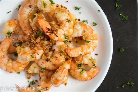 Spicy Garlic Prawns - Cooking with a Wallflower