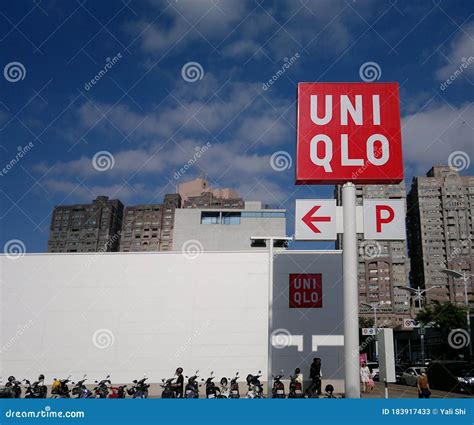 Uniqlo Clothing Store in Taiwan Editorial Stock Photo - Image of branch, clothing: 183917433