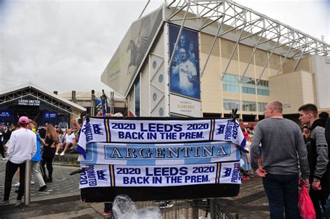 11 amazing photos of Leeds United fans celebrating their title win at ...