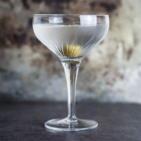 Classic Martini – Cocktails & Culture