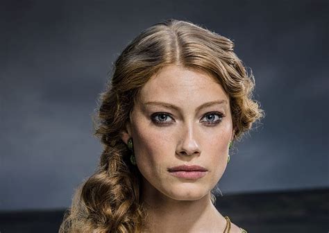 Queen Aslaug Actress / #vikings #aslaug #alyssa sutherland #queen ...