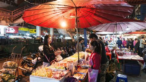 Evening Street Food Walking Tour at Chiang Mai Gate - TakeMeTour