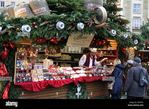 Christmas market in Dresden Stock Photo - Alamy