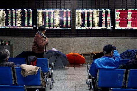 China Stocks Plunge as Xi Doubles Down on Covid Strategy