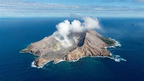 Taal volcano: Can we predict eruptions? - BBC News