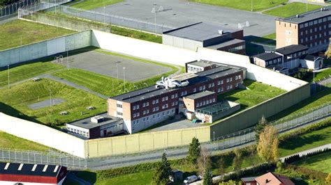 Maximum security prison cell in Halden, Norway. : r/pics