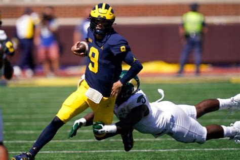 Michigan going with QB McCarthy over McNamara against Hawaii – The Oakland Press