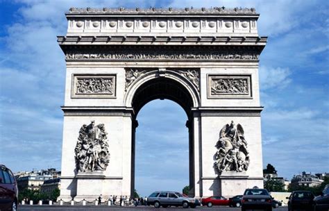 Arc de Triomphe - Paris tourist office