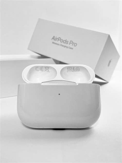 Apple AirPods Pro - Replacement Wireless Charging Case Only - A2190 ...