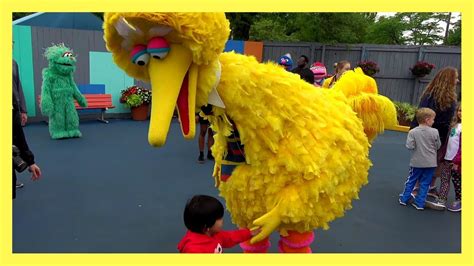 Sesame Street Theme Song | Characters Meet & Greet - YouTube