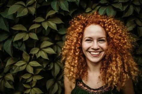28 Prettiest Red Curly Hairstyles for Every Taste – HairstyleCamp Dark ...