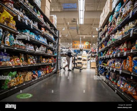 Grocery shopping cart junk food hi-res stock photography and images - Alamy