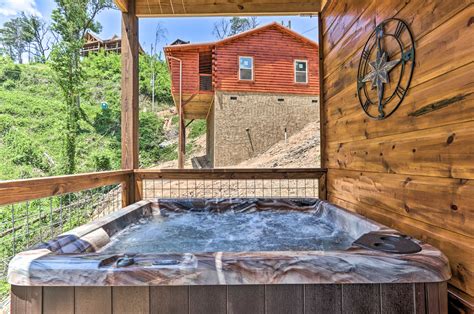 Modern Cabin w/ Hot Tub & Game Room in Gatlinburg! | Evolve