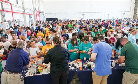 DVIDS - News - NSWC Dahlgren Division Dam Neck Activity Volunteers Provide STEM Activities to ...