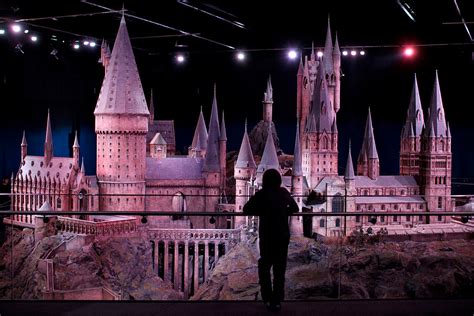 Studio Tour Casts Spells Like Harry Potter - The New York Times