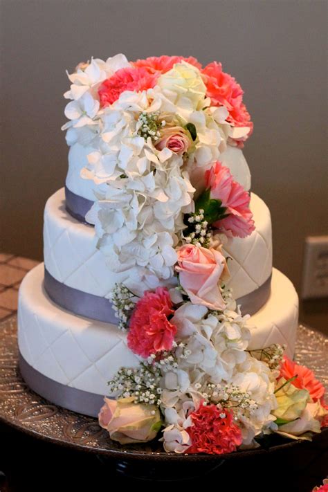 How to Make a Fondant-Covered Wedding Cake