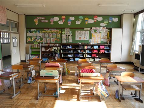 File:Jinego Elementary School 1st grade classroom back.jpg - Wikimedia Commons