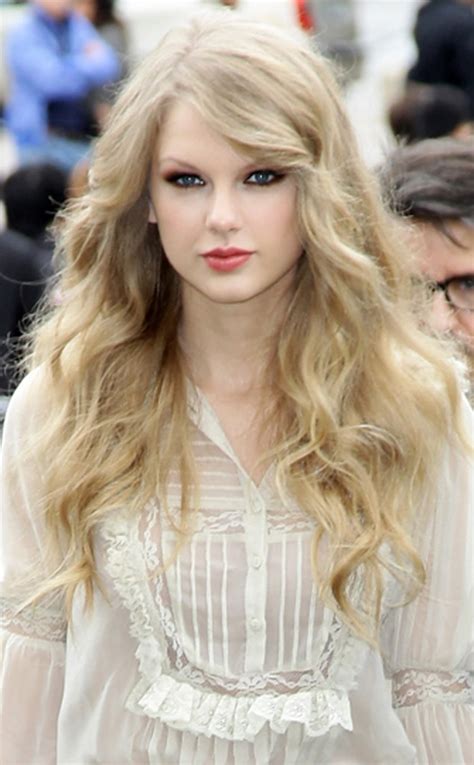 9. Dark Side from Taylor Swift's Top 10 Beauty Moments | E! News