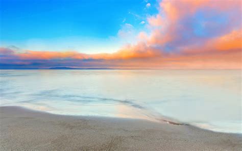 4K Ultra HD Serene Beach Horizon