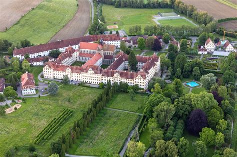 Salem von oben - Schulgebäude der Schule Schloss Salem am Schlossbezirk im Ortsteil Stefansfeld ...