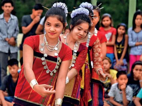 Traditional Dress of Arunachal Pradesh | Traditional dresses ...