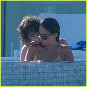 Timothee Chalamet & Eiza Gonzalez Get Steamy in the Pool Together Amid ...