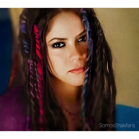 Shakira - 1998 | Shakira, Shaki, Vintage makeup