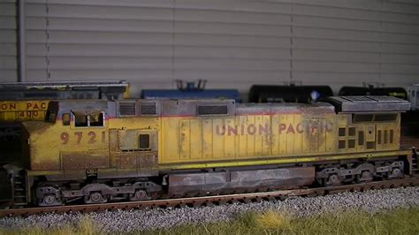 Extreme Custom Weathered locomotive - Athearn GE Dash 9-44CW - YouTube