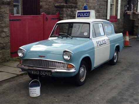 A classic 1960 British police car | Coches de policía, Autos, Autos y motos