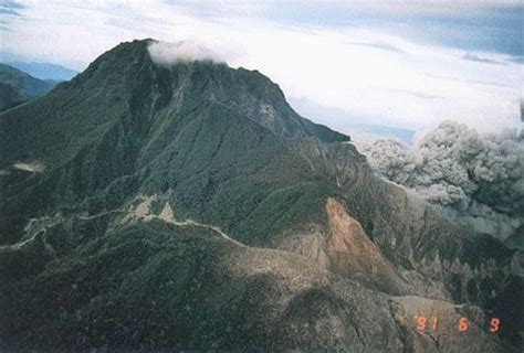 Mount Pinatubo's eruption column three days before its eruption. | World's Largest Mountains ...