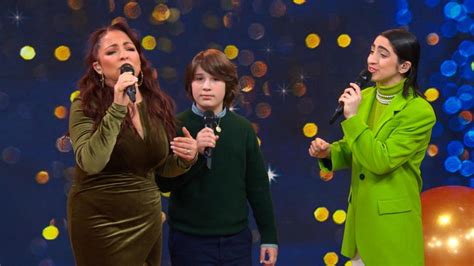 Gloria Estefan and family perform 'Last Christmas' on 'GMA'