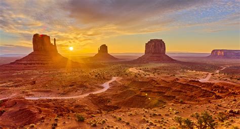 The Sunrise At Monument Valley In Utah Is Stunning