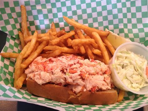 Profile: “YANKEE LOBSTER COMPANY” in Boston, MA | Lobster Roll Chronicles