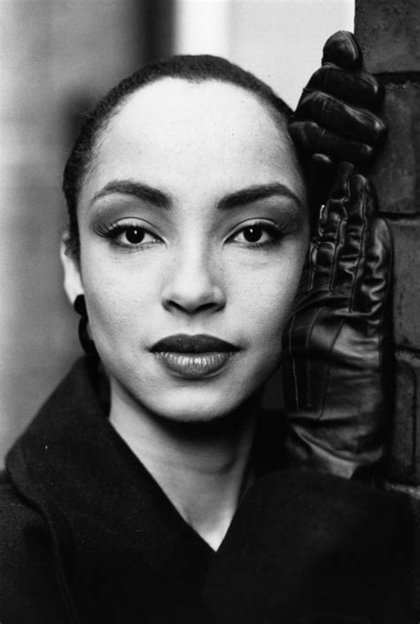 Channeling Sade: The '80s Soul Singer's Timeless Beauty Makes A Comeback (PHOTOS) | HuffPost