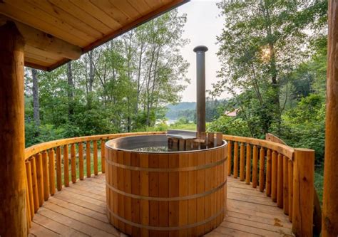 Luxurious Log Cabin With Hot Tub - Off Grid Path