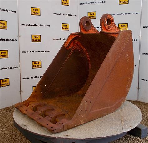 Attachment Zone - Used 36" John Deere 160 LC Pin-On Excavator Bucket For Sale