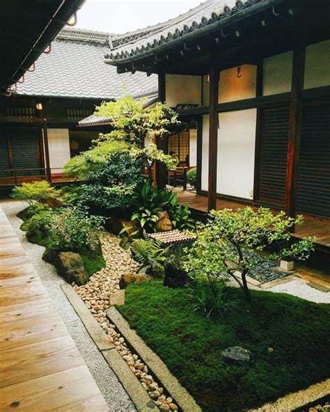 japanese-courtyard-with-greenery-and-stone | HomeMydesign